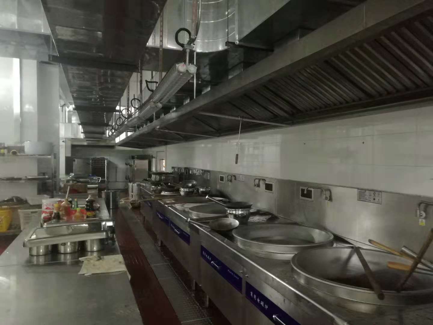海口市雍隆酒店餐厅商用厨房设备生产厂家加工制作安装不锈钢厨具